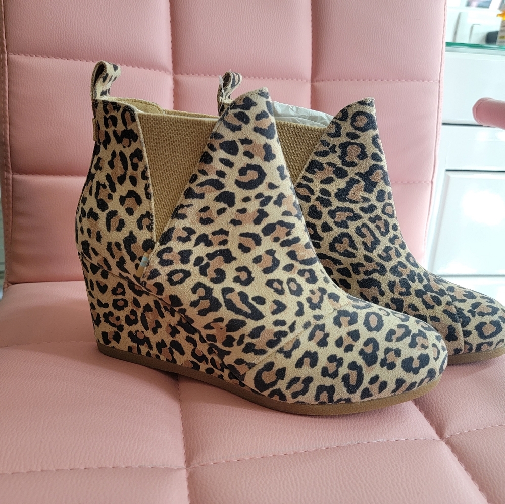 NWT Toms Booties size 7